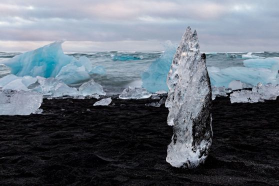 Diamond beach ice floe 4